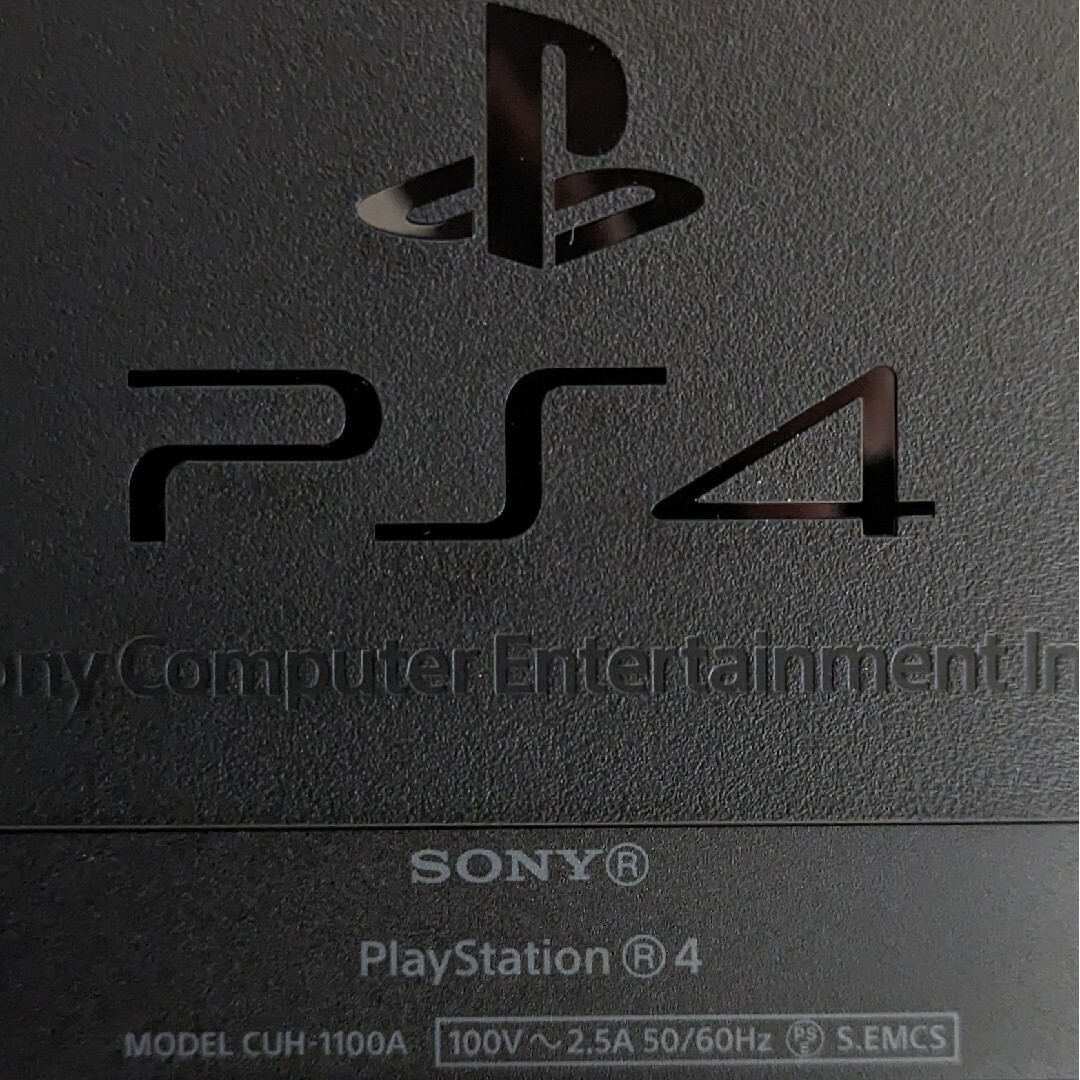 PlayStation4(プレイステーション4)の【SONY】プレイステーション4本体　CUH-1100A　純正コントローラー付 エンタメ/ホビーのゲームソフト/ゲーム機本体(家庭用ゲーム機本体)の商品写真