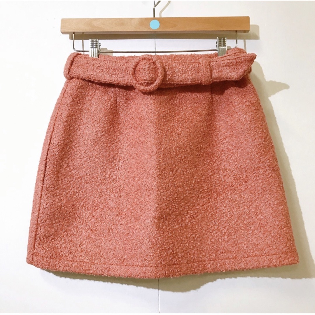 dazzlin(ダズリン)の【美品】dazzlin ベルト付き台形ミニスカート Mサイズ 赤 レッド 韓国風 レディースのスカート(ミニスカート)の商品写真