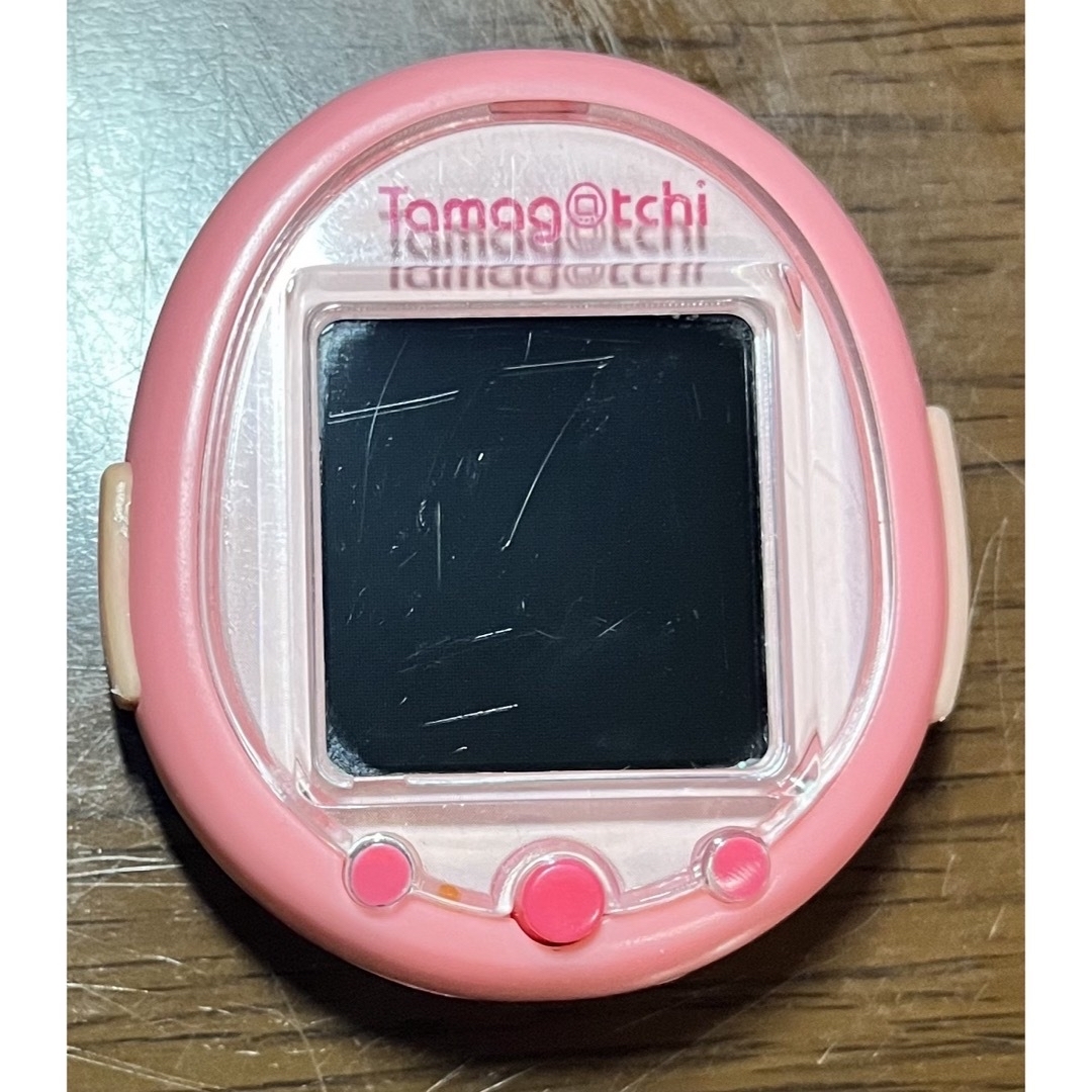 BANDAI(バンダイ)のTamagotchi Smart (たまごっちスマート) Coral pink エンタメ/ホビーのおもちゃ/ぬいぐるみ(キャラクターグッズ)の商品写真