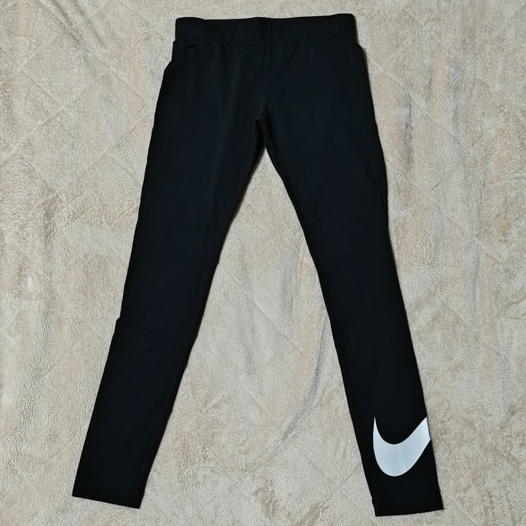 NIKE(ナイキ)のNIKE スパッツ 145 M キッズ/ベビー/マタニティのキッズ服女の子用(90cm~)(パンツ/スパッツ)の商品写真