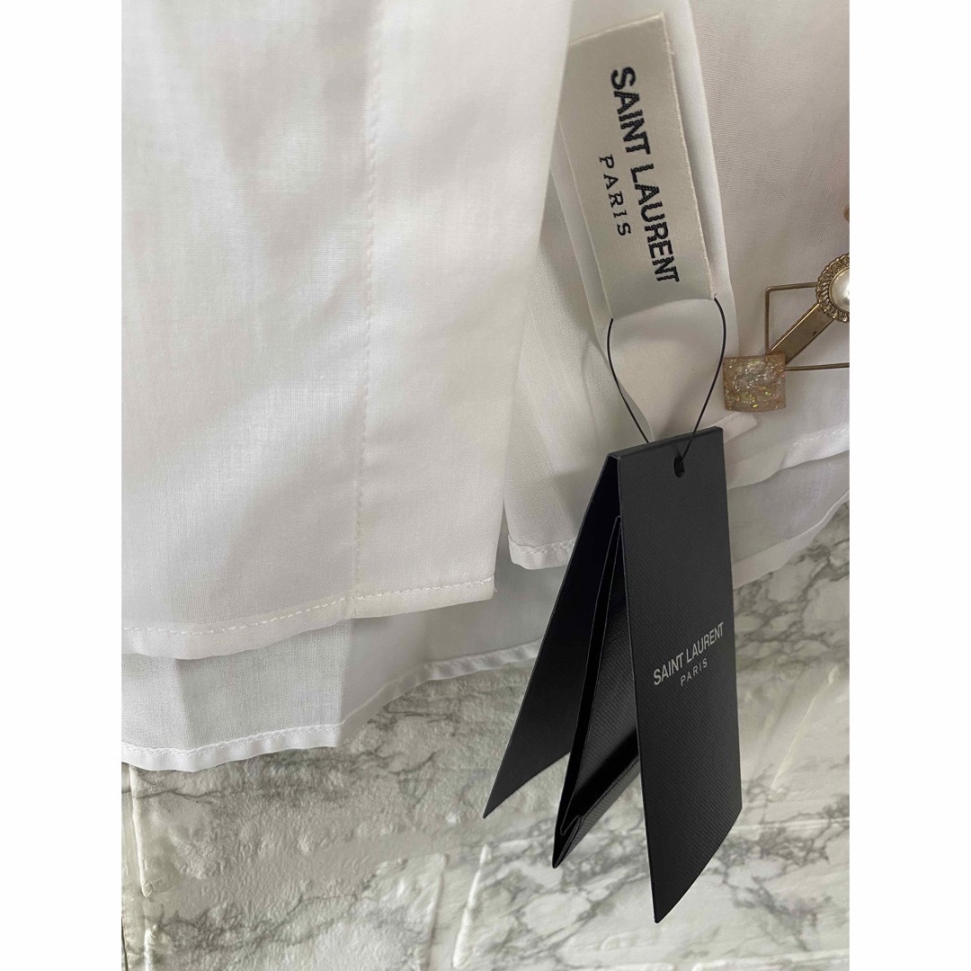 SAINT LAURENT - 新品タグ付き サンローラン ホワイト 白シャツ SAINT LAURENT - 新品タグ付き サンローラン ホワイト 白シャツ
