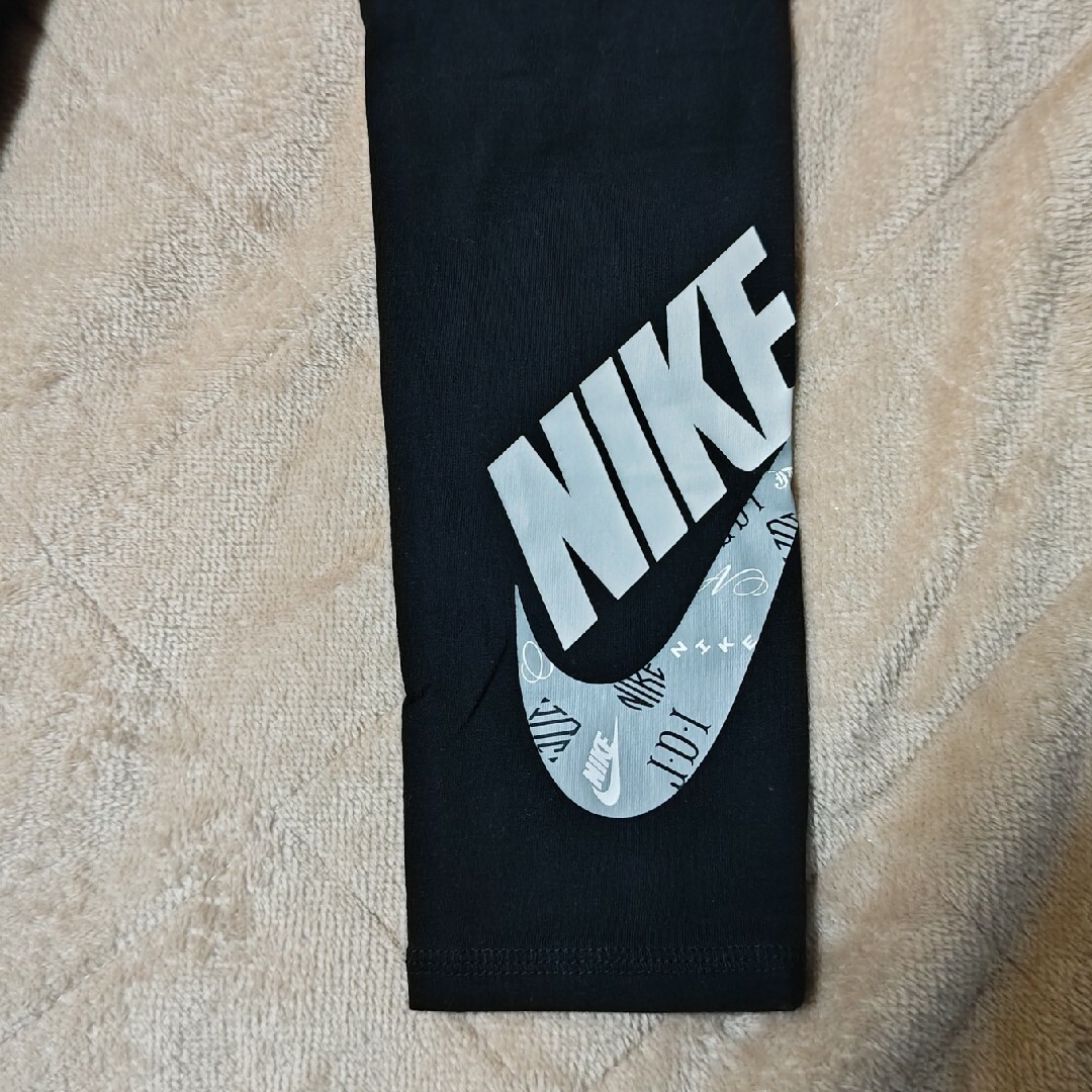 NIKE(ナイキ)のNIKE スパッツ 145 M キッズ/ベビー/マタニティのキッズ服女の子用(90cm~)(パンツ/スパッツ)の商品写真