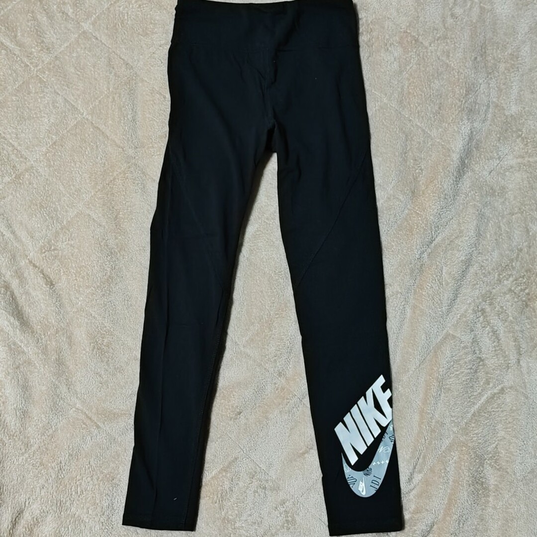 NIKE(ナイキ)のNIKE スパッツ 145 M キッズ/ベビー/マタニティのキッズ服女の子用(90cm~)(パンツ/スパッツ)の商品写真