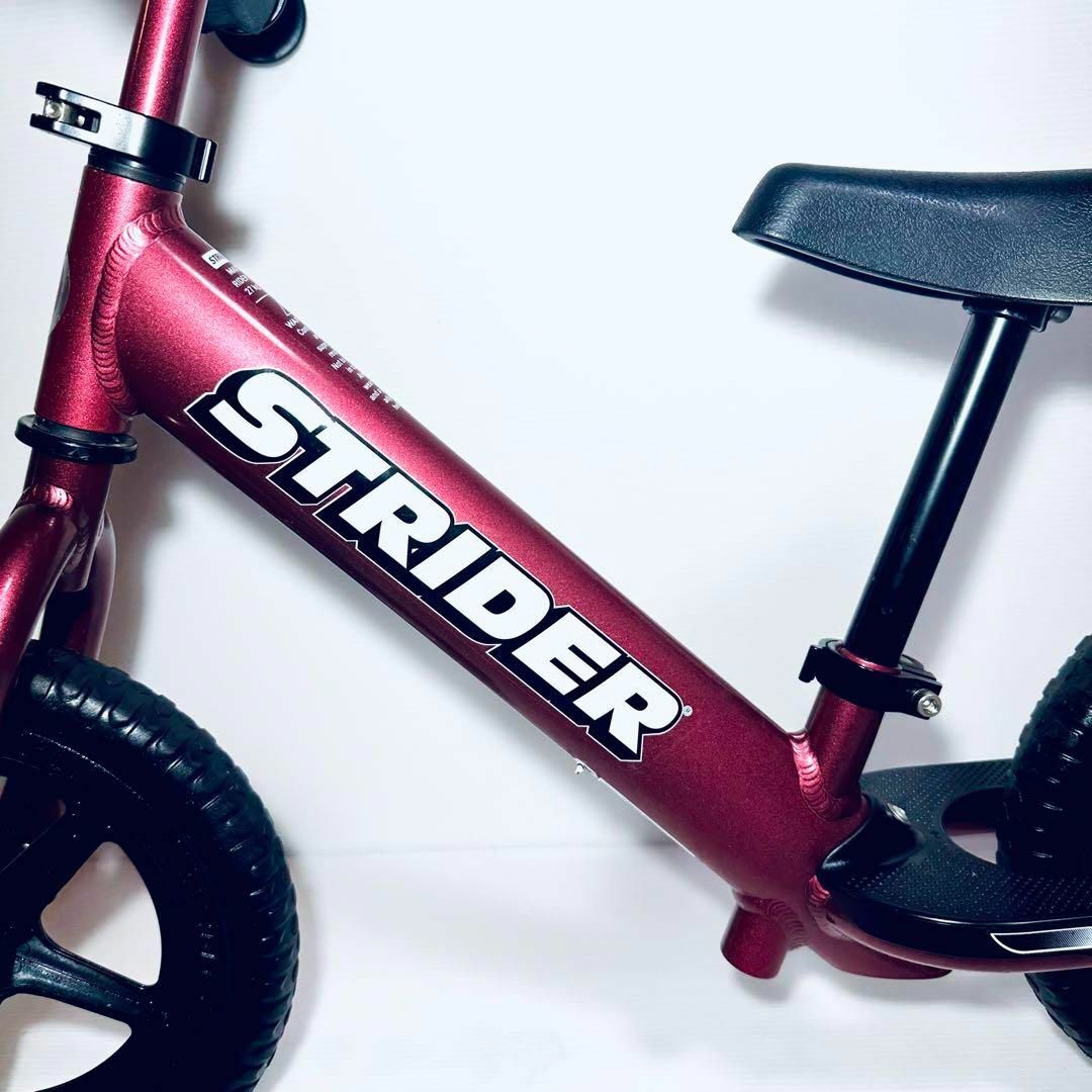 STRIDA(ストライダ)のストライダー STRIDER12 PRO メタリックマルーン 付属品付 アルミ製 キッズ/ベビー/マタニティの外出/移動用品(自転車)の商品写真