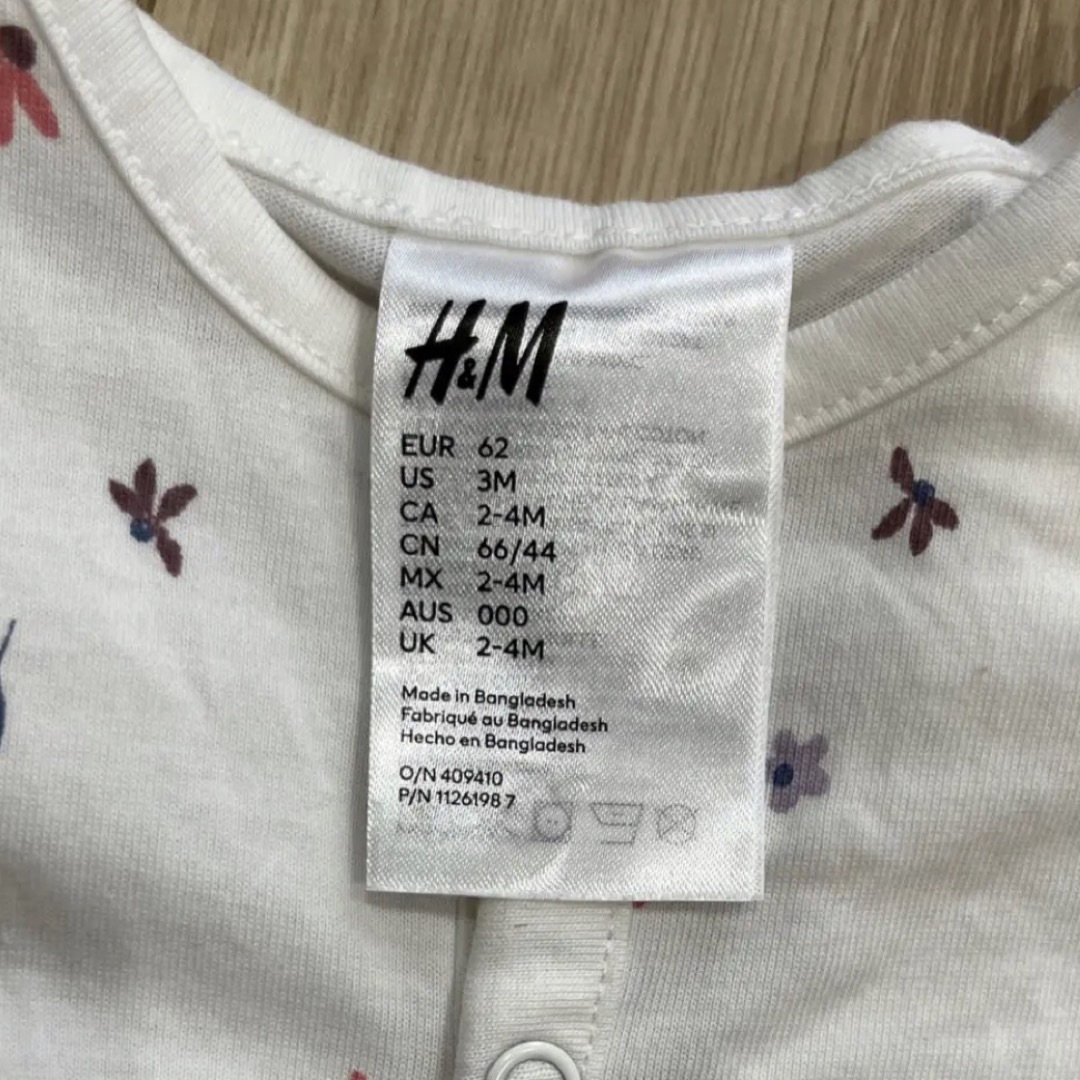 H&M(エイチアンドエム)のH&M 花柄ロンパース キッズ/ベビー/マタニティのベビー服(~85cm)(ロンパース)の商品写真