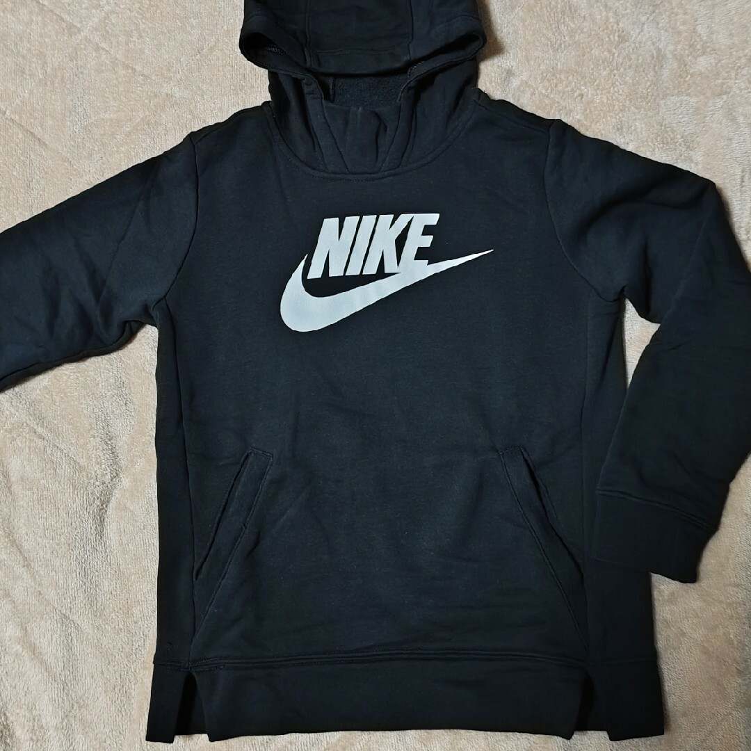 NIKE(ナイキ)のNIKE 裏起毛パーカー 145 M キッズ/ベビー/マタニティのキッズ服女の子用(90cm~)(Tシャツ/カットソー)の商品写真