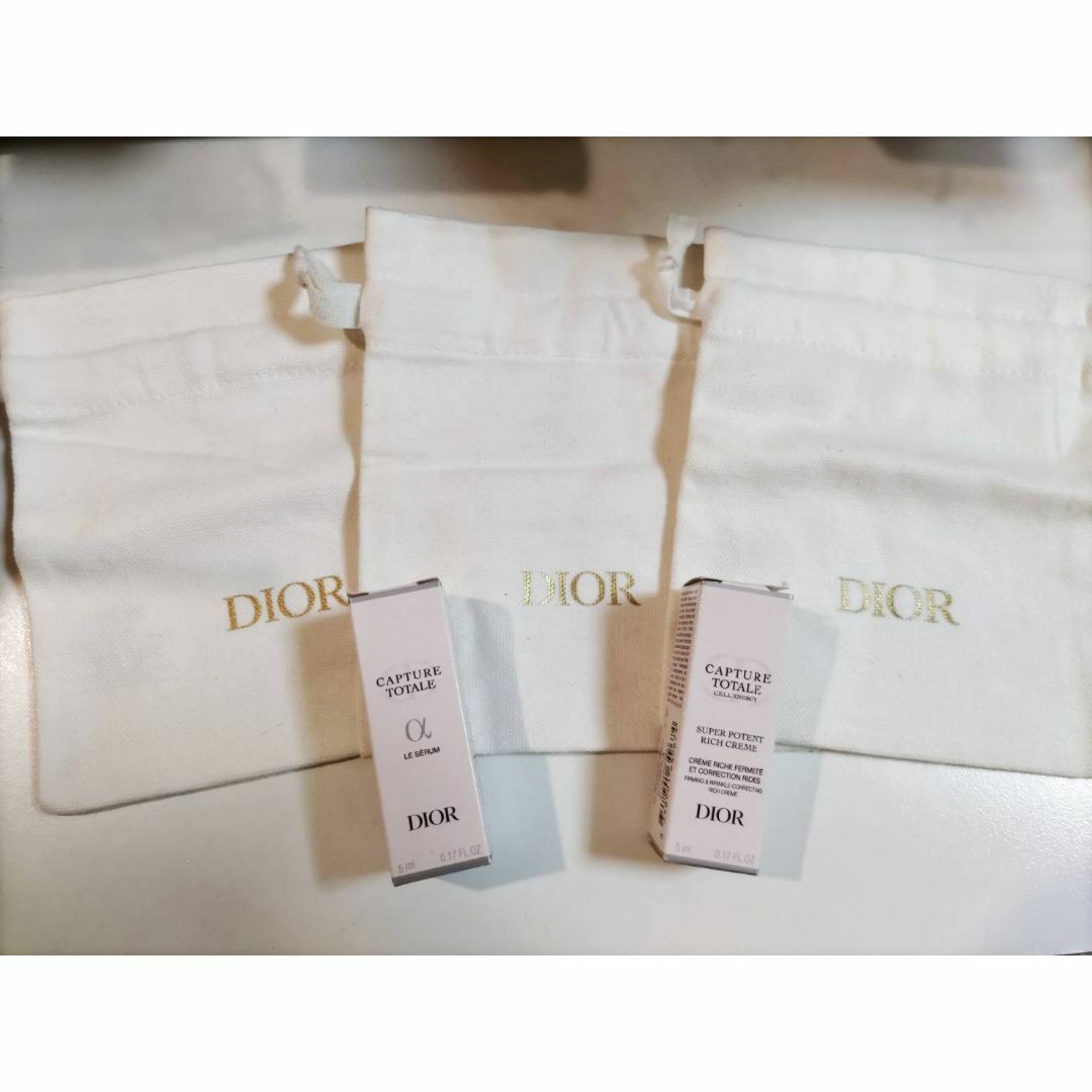 Dior(ディオール)のDior ノベルティ 巾着3枚+カプチュール美容液・ENGYリッチクリーム コスメ/美容のスキンケア/基礎化粧品(その他)の商品写真