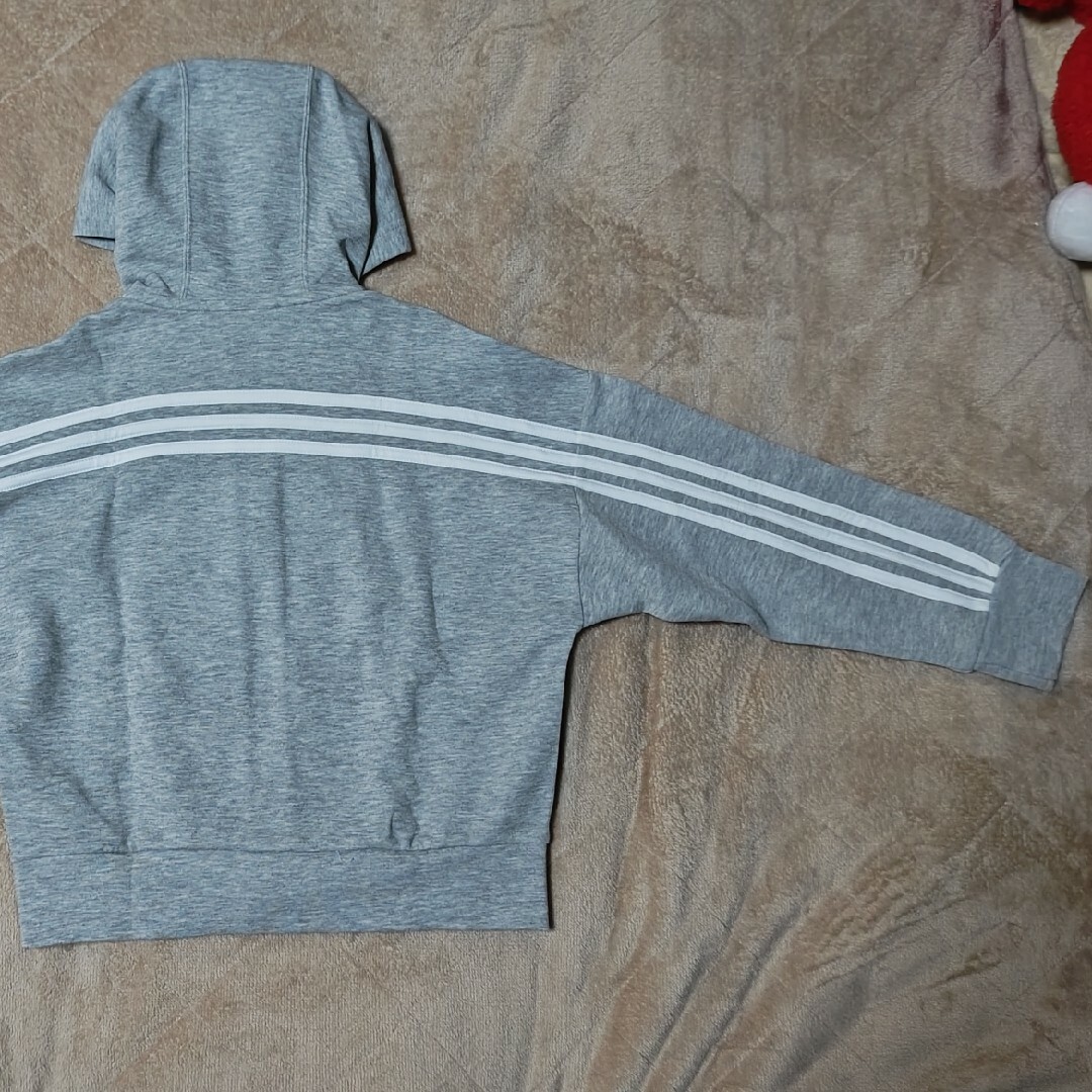 adidas(アディダス)のadidas パーカー 140 キッズ/ベビー/マタニティのキッズ服女の子用(90cm~)(ジャケット/上着)の商品写真