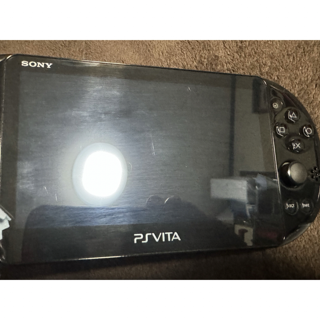 PlayStation Vita(プレイステーションヴィータ)のvita  ブラック　8番 エンタメ/ホビーのゲームソフト/ゲーム機本体(携帯用ゲーム機本体)の商品写真