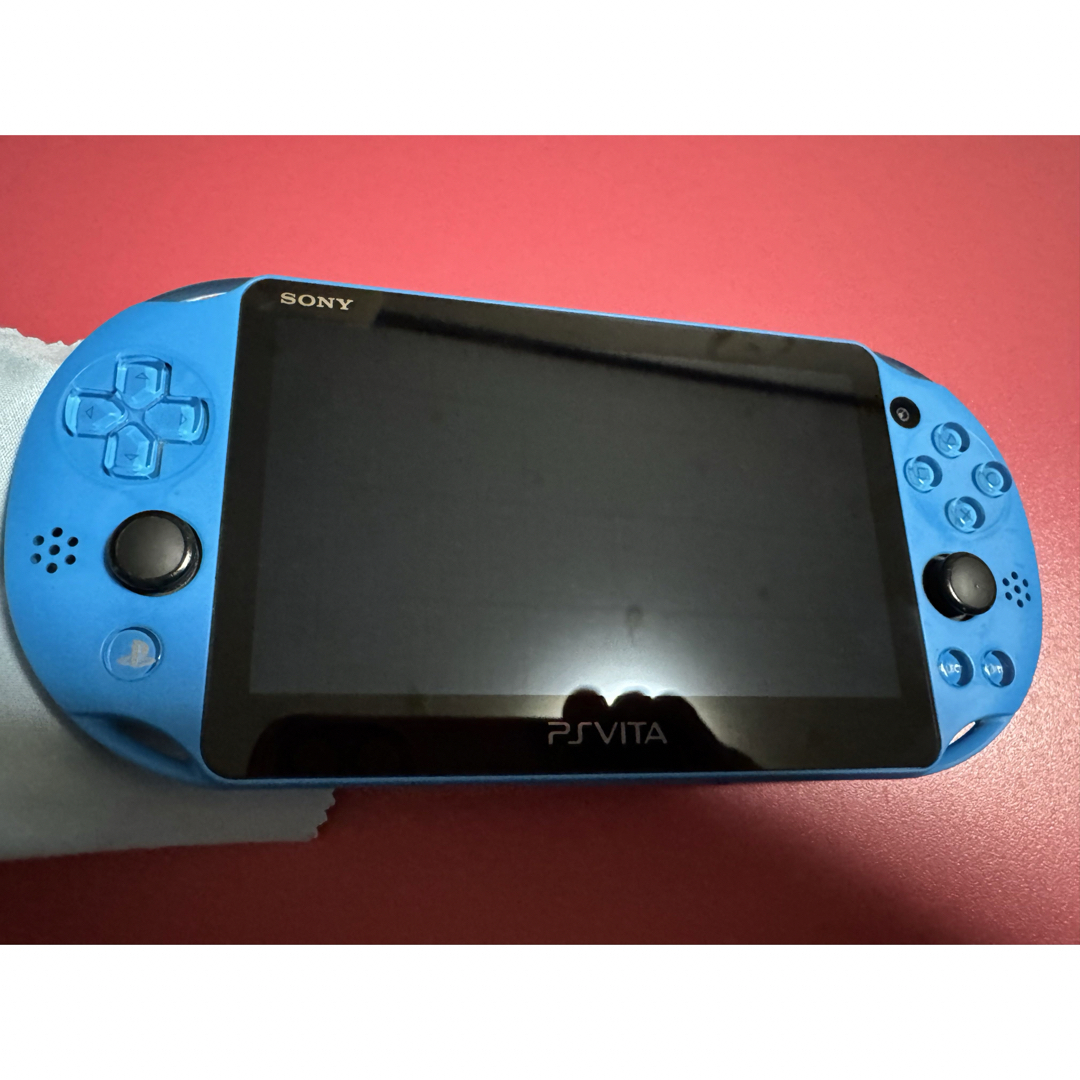 PlayStation Vita(プレイステーションヴィータ)のvita   アクアブルー　1番 エンタメ/ホビーのゲームソフト/ゲーム機本体(携帯用ゲーム機本体)の商品写真