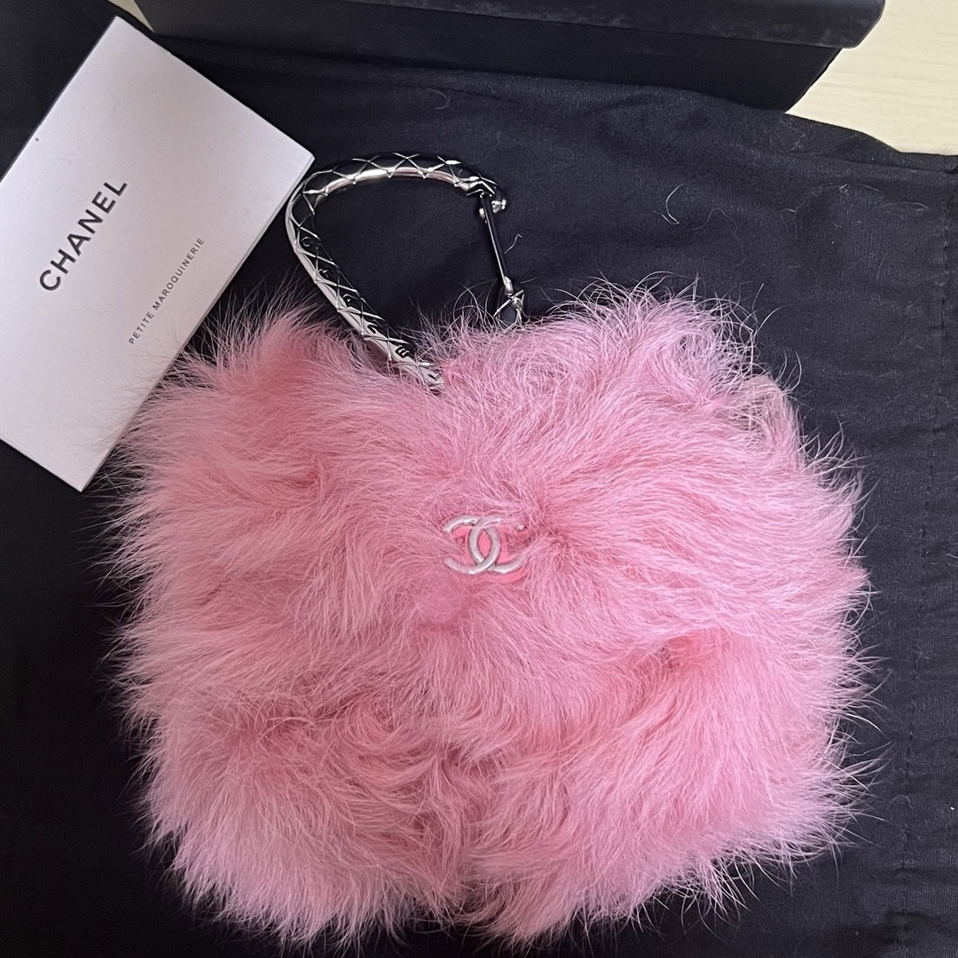 Chanelシャネル限定ミニぬいぐるみ飾り 財布キャビアスキンサイズ