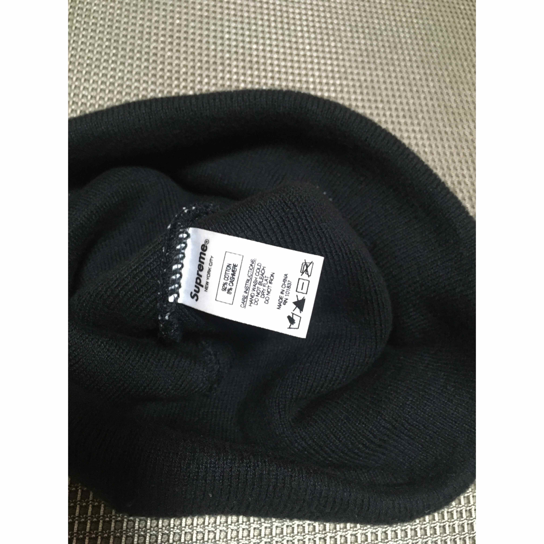 Supreme(シュプリーム)のsupreme シュプリーム　ニット帽　ニットキャップ　黒　中古 メンズの帽子(ニット帽/ビーニー)の商品写真
