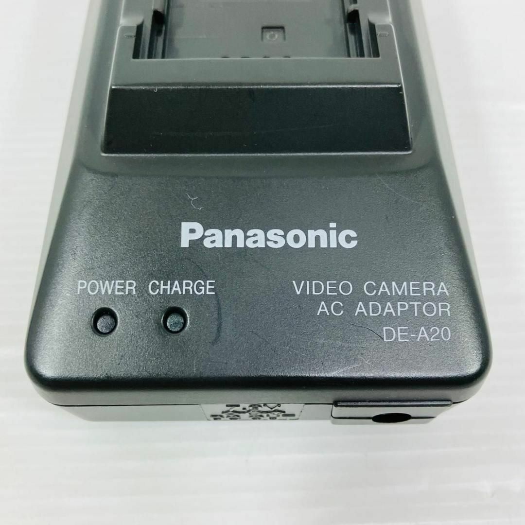 Panasonic(パナソニック)のPanasonic　パナソニック　DE-A20A　バッテリーチャージャー　充電器 スマホ/家電/カメラのカメラ(ビデオカメラ)の商品写真