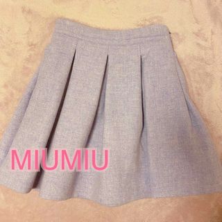 ミュウミュウ(miumiu)の美品MIUMIUフラノ立体スカート 38（S相当）(ひざ丈スカート)