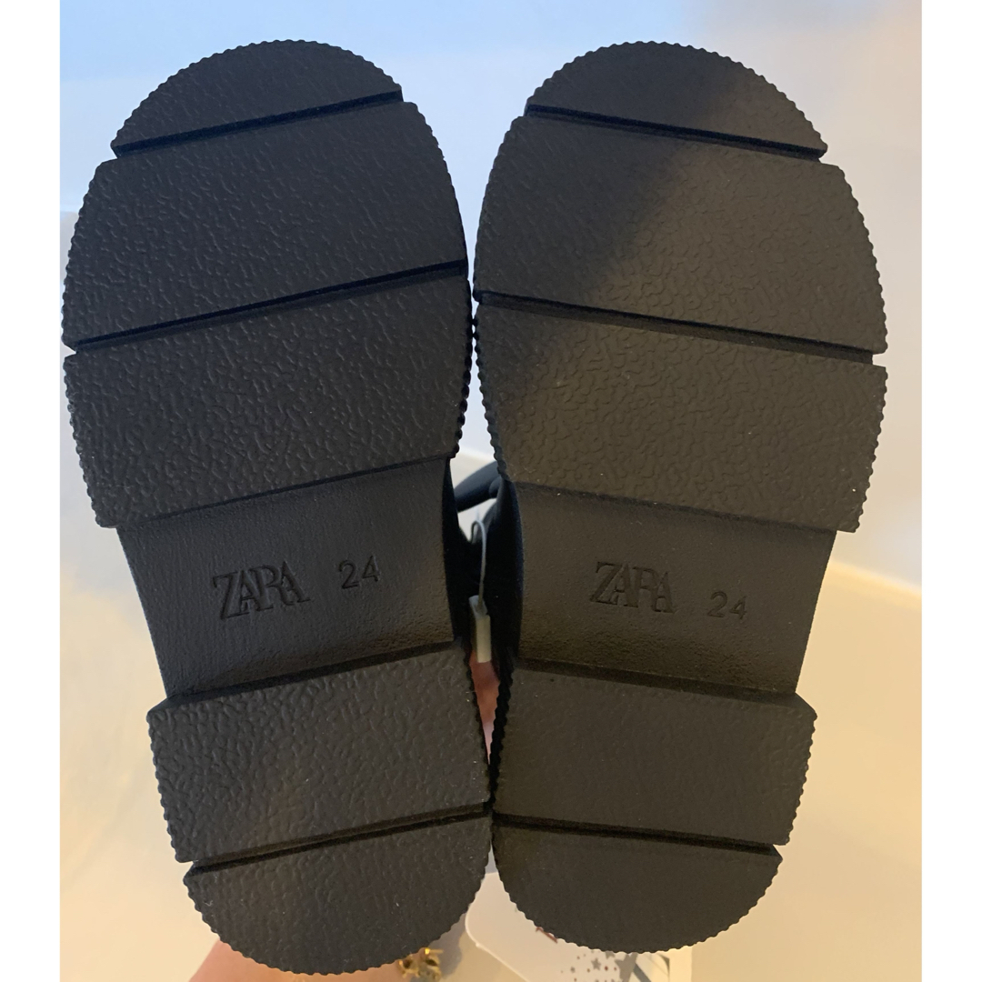 ZARA KIDS(ザラキッズ)のZARAベビー　新品ミッキー ブーツ　14.9cm キッズ/ベビー/マタニティのベビー靴/シューズ(~14cm)(ブーツ)の商品写真