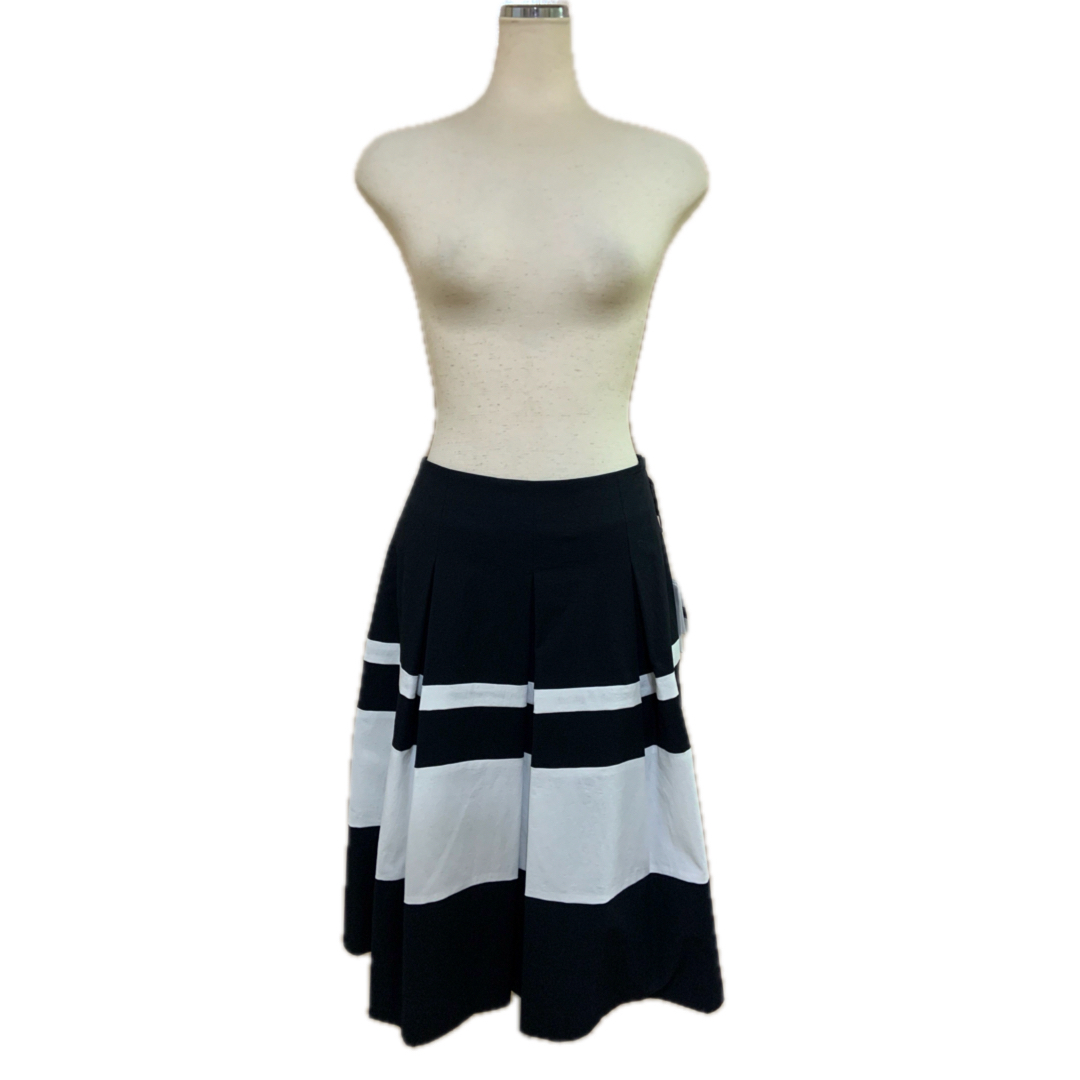 M'S GRACY(エムズグレイシー)の新品タグ付き　エムズグレイシー （M'S GRACY）白黒ふんわりスカート40号 レディースのスカート(ひざ丈スカート)の商品写真