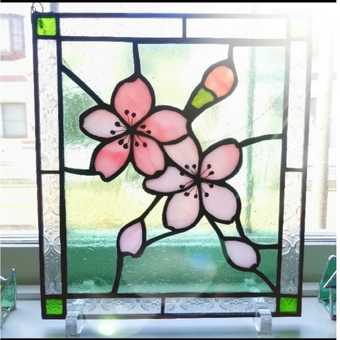ピンクステンドグラス　桜モチーフのパネル(スタンド付)