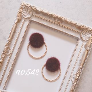 no.542 2way ファー カボション レッド フープ ピアス、イヤリング(イヤリング)