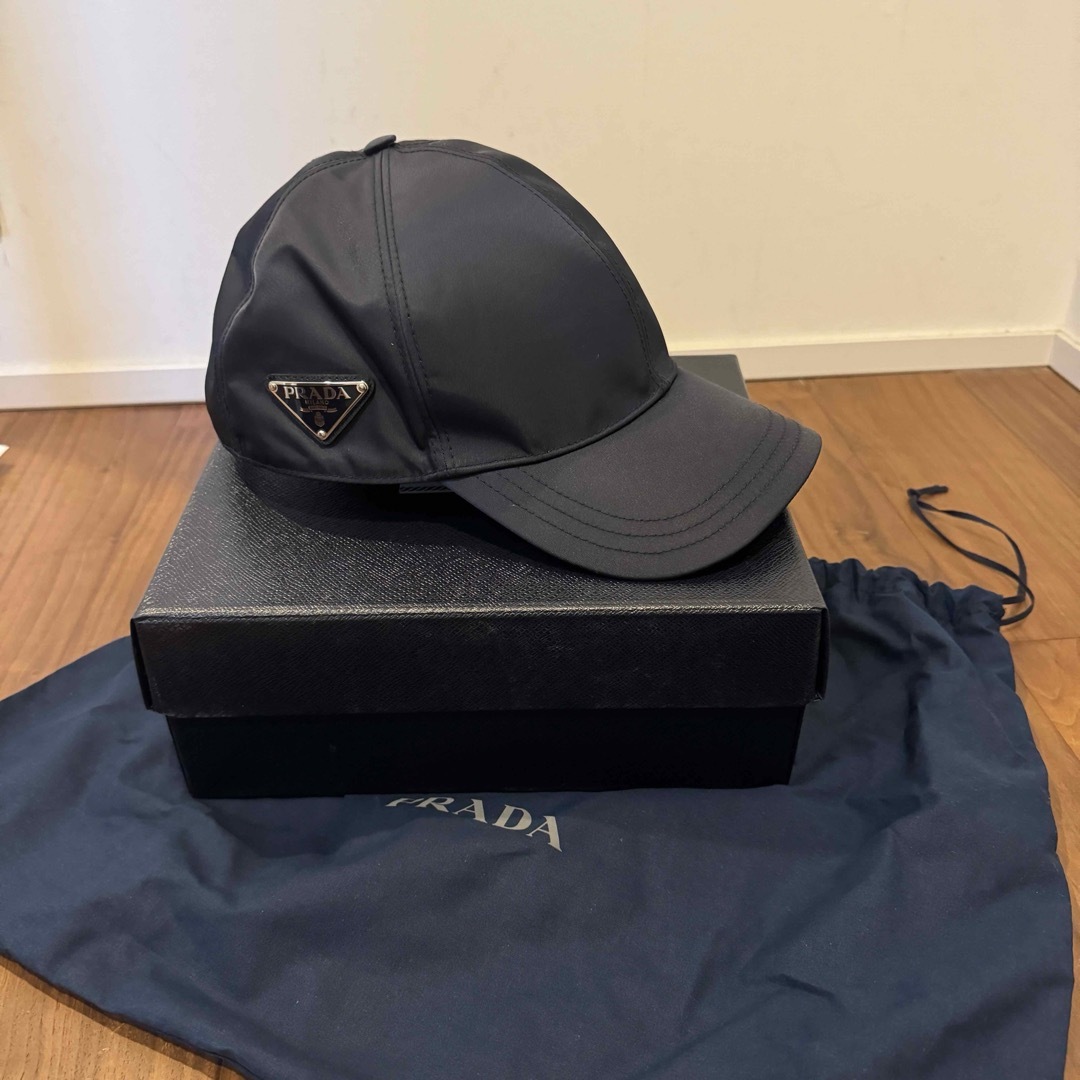 PRADA(プラダ)の新品！PRADA ベースボールキャップ ブラック サイズL メンズの帽子(キャップ)の商品写真