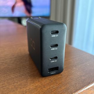 シーアイオー(CIO)のCIO 100W高出力 ACアダプタ CIO-G100W3C1A(バッテリー/充電器)