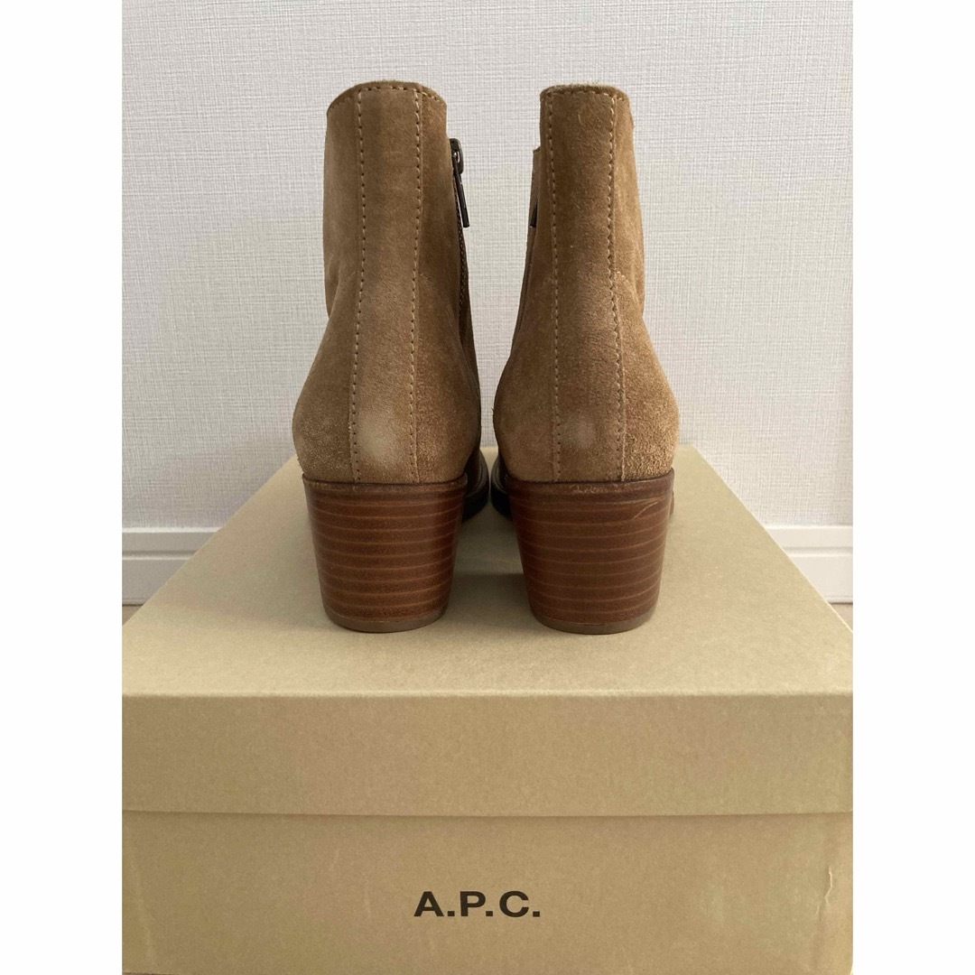 A.P.C(アーペーセー)の新品未使用　A.P.C.  スエード　ショートブーツ　37  アーペーセー レディースの靴/シューズ(ブーツ)の商品写真