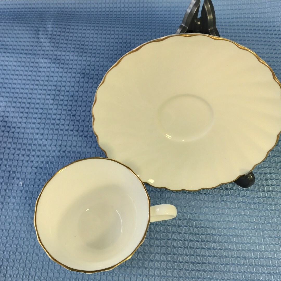 WEDGWOOD(ウェッジウッド)の英国製ウェッジウッドWEDGWOOD gold chelsea カップ&ソーサー インテリア/住まい/日用品のキッチン/食器(食器)の商品写真