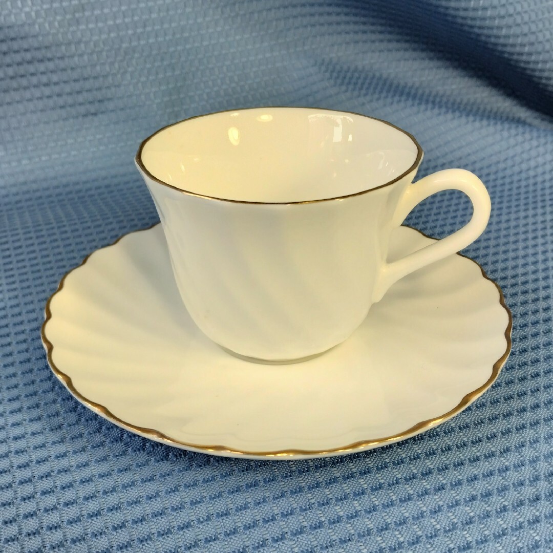 WEDGWOOD(ウェッジウッド)の英国製ウェッジウッドWEDGWOOD gold chelsea カップ&ソーサー インテリア/住まい/日用品のキッチン/食器(食器)の商品写真