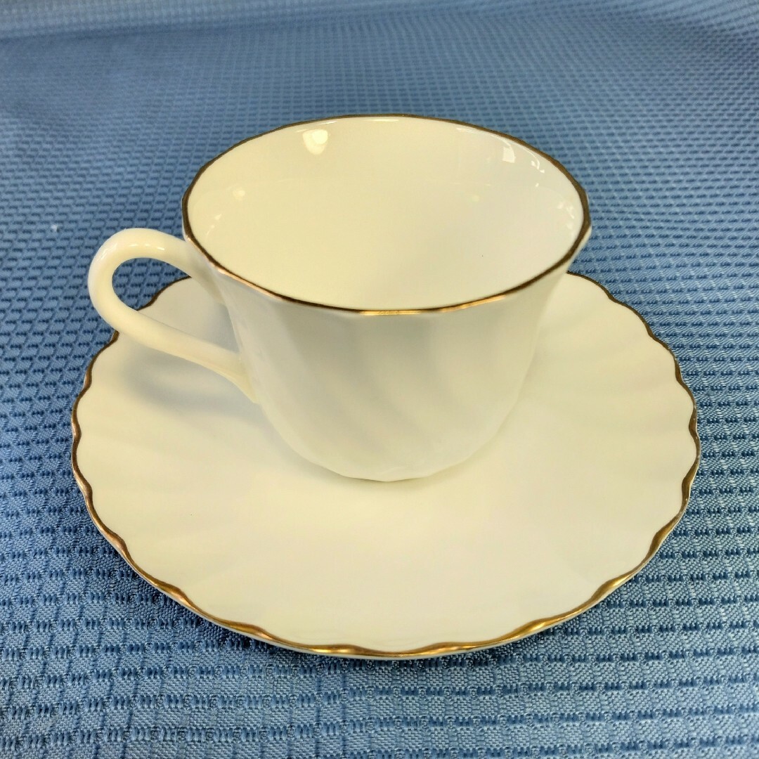 WEDGWOOD(ウェッジウッド)の英国製ウェッジウッドWEDGWOOD gold chelsea カップ&ソーサー インテリア/住まい/日用品のキッチン/食器(食器)の商品写真