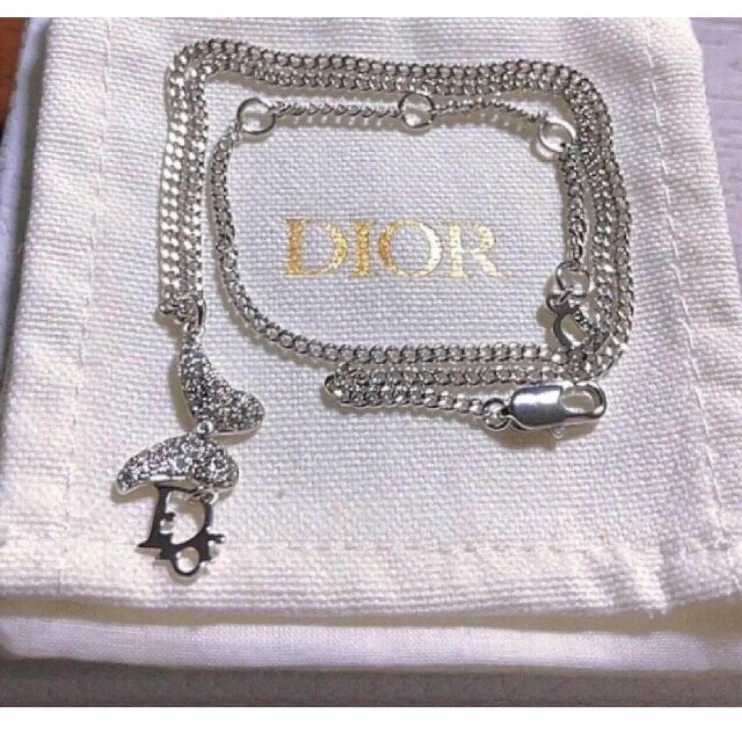 レディースDior  ロゴ 蝶 ネックレス シルバー ストーン 可愛い silver