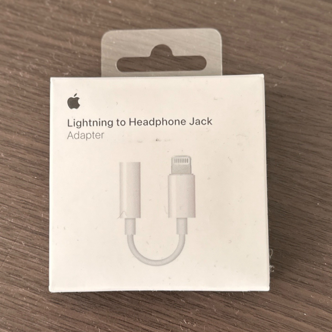 Apple(アップル)のAPPLE Lightning  3.5 mmヘッドホンジャックアダプタMMX6 スマホ/家電/カメラのスマホアクセサリー(その他)の商品写真