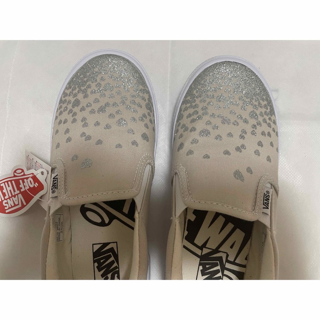 VANS(ヴァンズ)の【新品】VANS CLASSIC スリッポン グレー シルバー 21.0cm レディースの靴/シューズ(スリッポン/モカシン)の商品写真