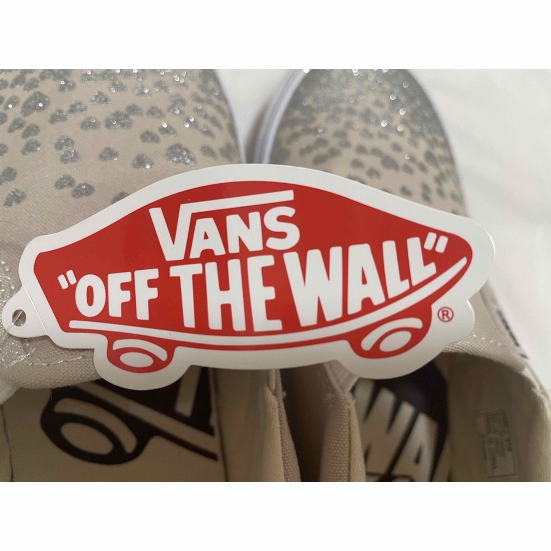 VANS(ヴァンズ)の【新品】VANS CLASSIC スリッポン グレー シルバー 21.0cm レディースの靴/シューズ(スリッポン/モカシン)の商品写真