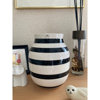 ケーラー(Kahler)の新品未使用　kahler　ケーラー　オマジオ　白×黒　Mサイズ(花瓶)