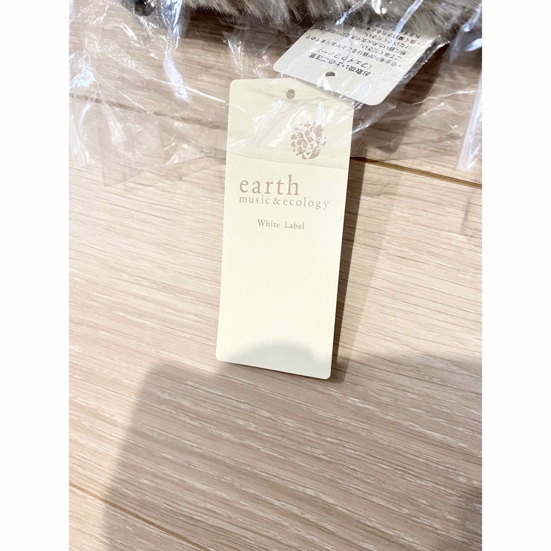 earth music & ecology(アースミュージックアンドエコロジー)の【新品、未使用】earth  music&ecology ファークラッチバッグ レディースのバッグ(クラッチバッグ)の商品写真