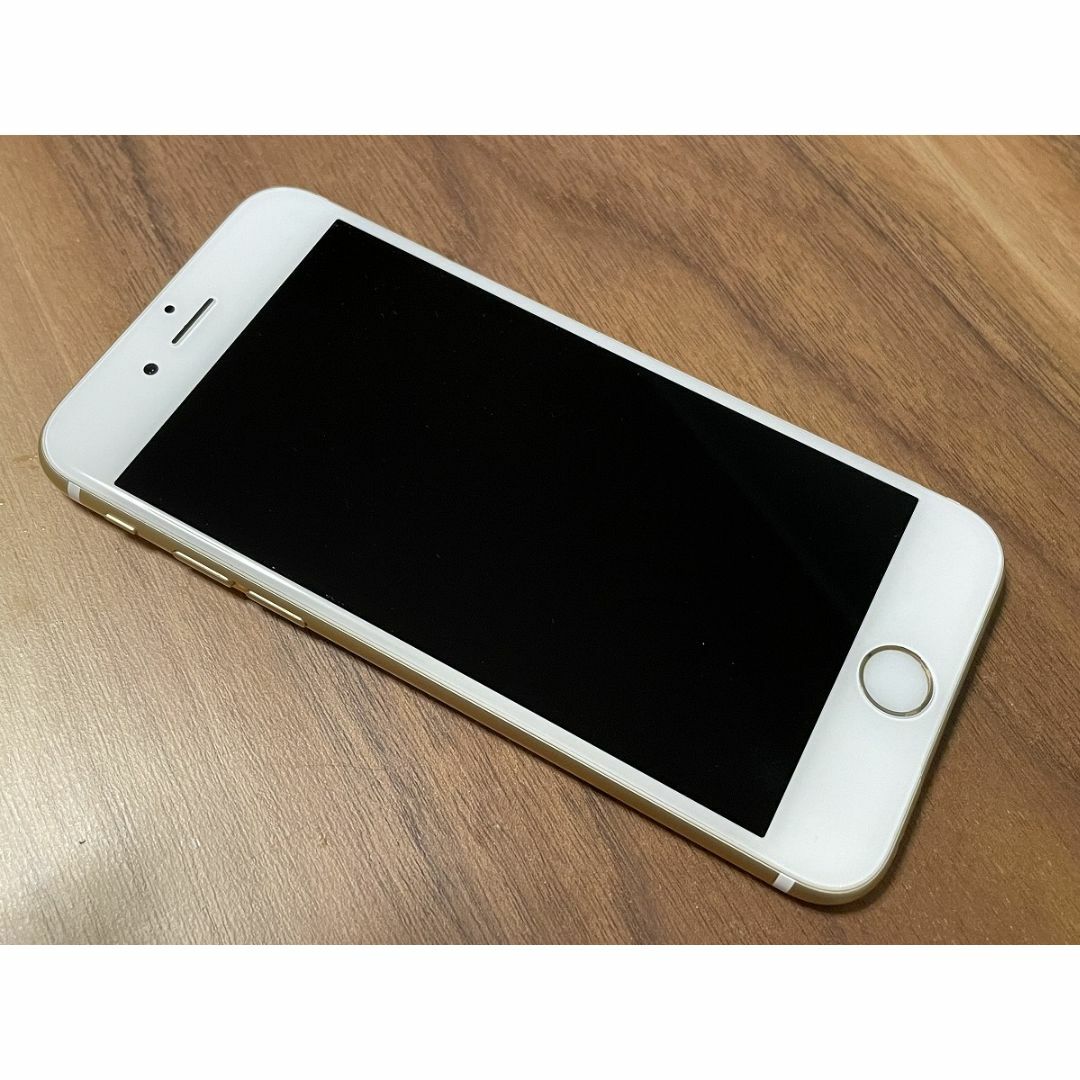 Apple(アップル)の美品 Apple iPhone6s 64GB SIMロック解除済 Gold au スマホ/家電/カメラのスマートフォン/携帯電話(スマートフォン本体)の商品写真