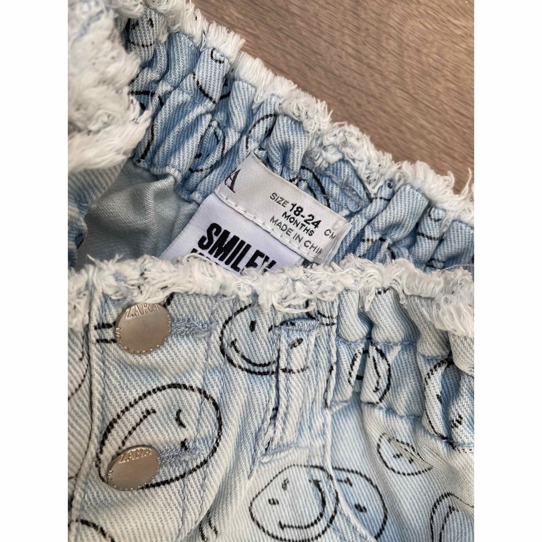 ZARA KIDS(ザラキッズ)のZARA kids デニム ショートパンツ smiley キッズ/ベビー/マタニティのキッズ服女の子用(90cm~)(パンツ/スパッツ)の商品写真