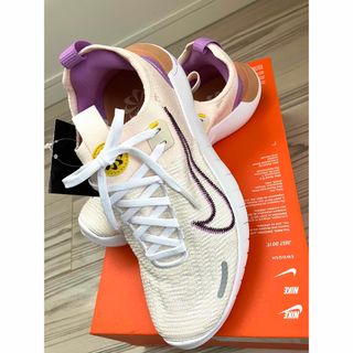 ナイキ(NIKE)のナイキ NIKE ウィメンズフリーラン  ランニングシューズ 新品 24cm(スニーカー)