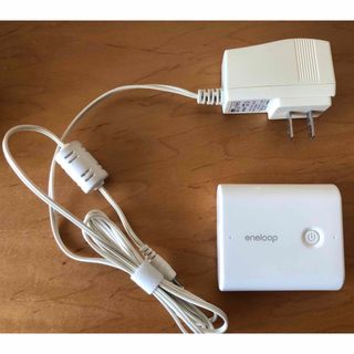 サンヨー(SANYO)の【サンヨー】eneloop KBC-L2BS モバイルバッテリー　充電器(バッテリー/充電器)