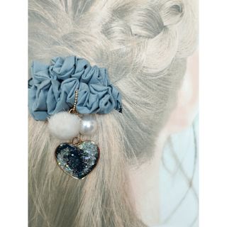 新作★【ハンドメイド】ミニシュシュ（くすみブルー）✼レジンチャーム(ヘアアクセサリー)