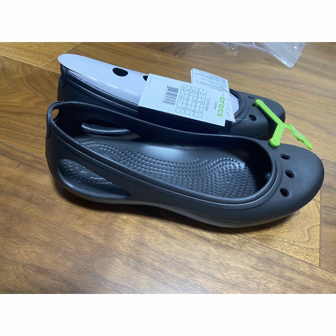 crocs(クロックス)のクロックス crocs カディ Kadee フラットシューズ レディースの靴/シューズ(サンダル)の商品写真