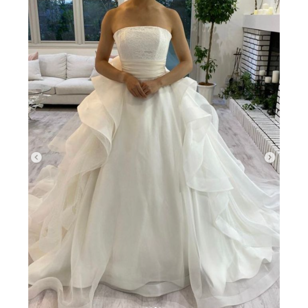 豪華！ウエディングドレス オフホワイト ベアトップ 豪華なバックリボン 結婚式