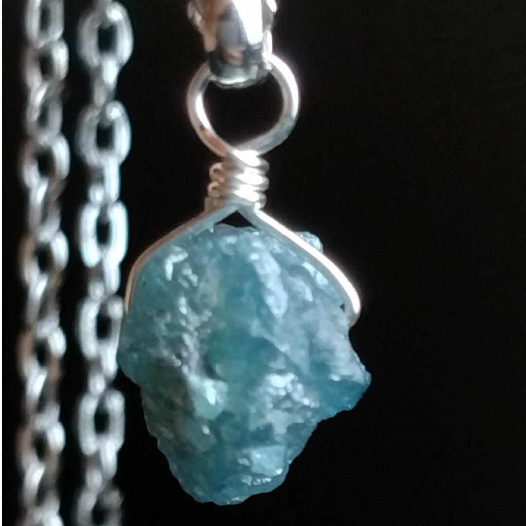ブルーダイヤモンド原石　ネックレス ハンドメイドのアクセサリー(ネックレス)の商品写真