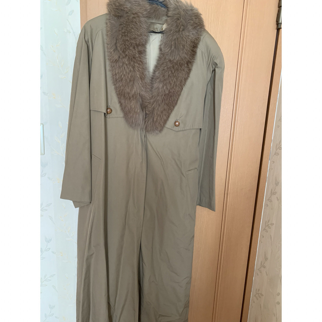 MOONBAT(ムーンバット)のムーンバット　FOND ファー　毛皮　コート レディースのジャケット/アウター(トレンチコート)の商品写真