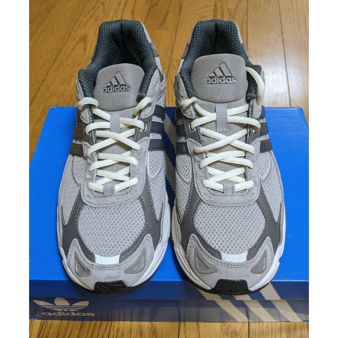 adidas(アディダス)のアディダス　RESPONSE  CL　27.5cm　日本未発売 メンズの靴/シューズ(スニーカー)の商品写真