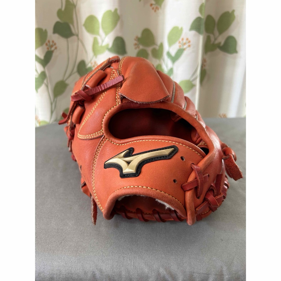 MIZUNO(ミズノ)の美品！ミズノ　グロエリ　投手用グローブ　左利き スポーツ/アウトドアの野球(グローブ)の商品写真