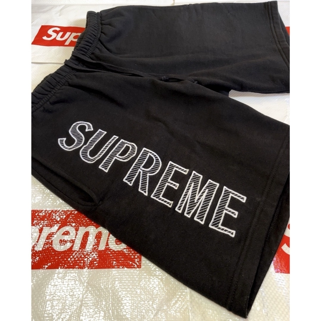 Supreme(シュプリーム)のSupreme Leg Embroidery Sweatshort / S メンズのパンツ(ショートパンツ)の商品写真