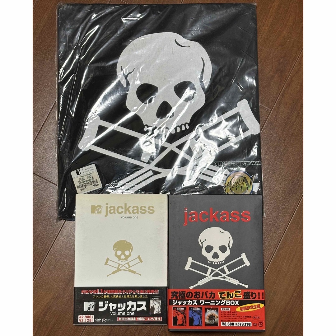 jackass(ジャッカス)のjackass(ジャッカス) DVDセット&Tシャツ エンタメ/ホビーのDVD/ブルーレイ(お笑い/バラエティ)の商品写真