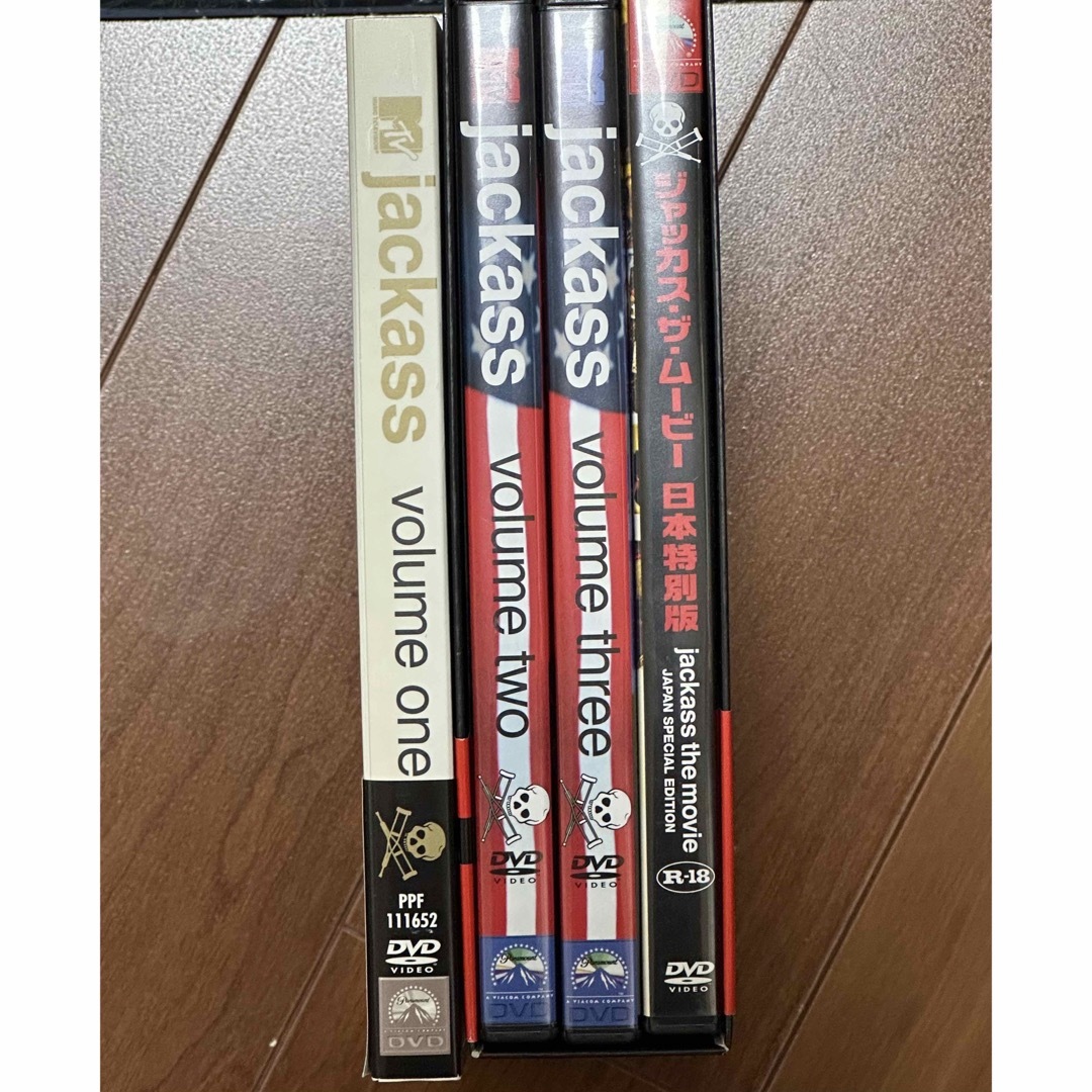 jackass(ジャッカス)のjackass(ジャッカス) DVDセット&Tシャツ エンタメ/ホビーのDVD/ブルーレイ(お笑い/バラエティ)の商品写真