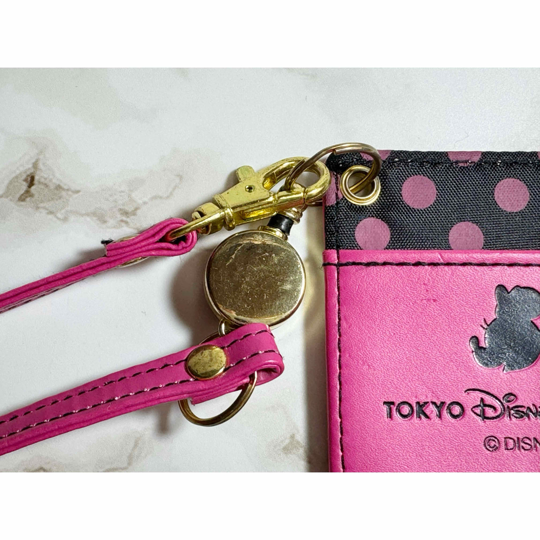 Disney(ディズニー)のディズニー　リール付き パスケース ミニー レディースのファッション小物(パスケース/IDカードホルダー)の商品写真