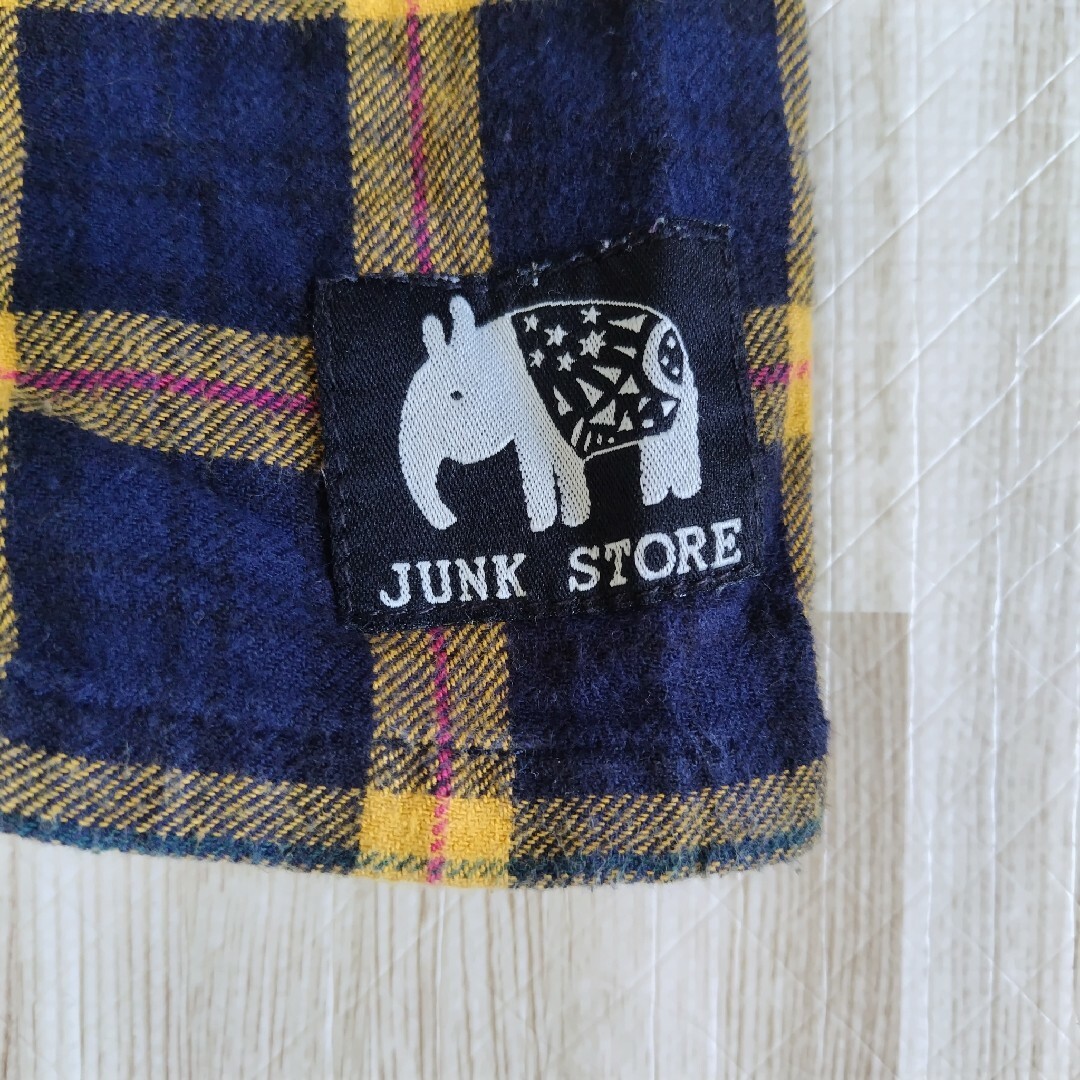 JUNK STORE(ジャンクストアー)のJUNK STORE デザインパジャマ 上下セット サイズ110 キッズ/ベビー/マタニティのキッズ服男の子用(90cm~)(パジャマ)の商品写真